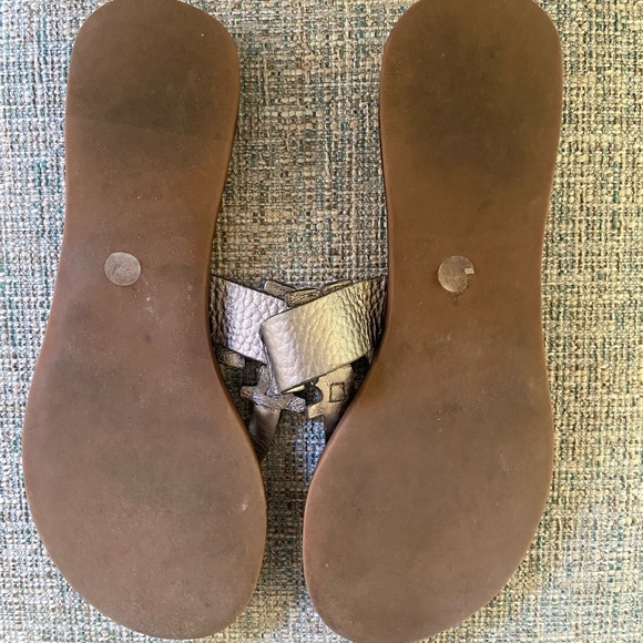 Tory Burch Moore Silver Metallic T Strap Sandal Size 6M *Excellent Condition* - Picture 3 of 6